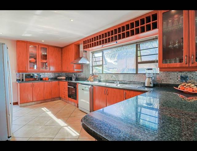 4 BEDROOM TOWNHOUSE FOR SALE IN GLENVISTA